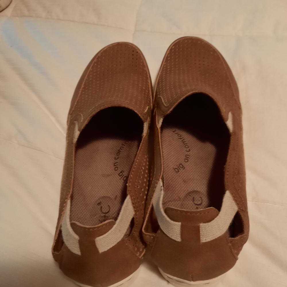 Womens shoes b.o.c flats size 8